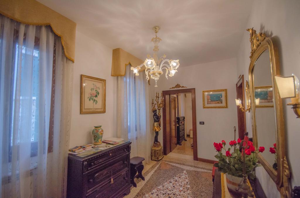 Ca' Pierre Apartment Venesia Ruang foto